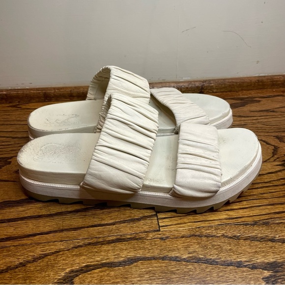Sorel Cream Slide Sandals - Picture 2 of 5